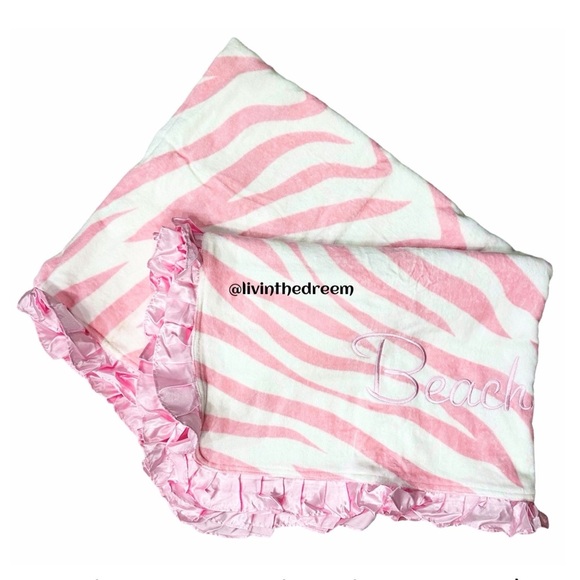 BT09 NWT Beach Bunny Pink And White Tiger Towel - Picture 3 of 7
